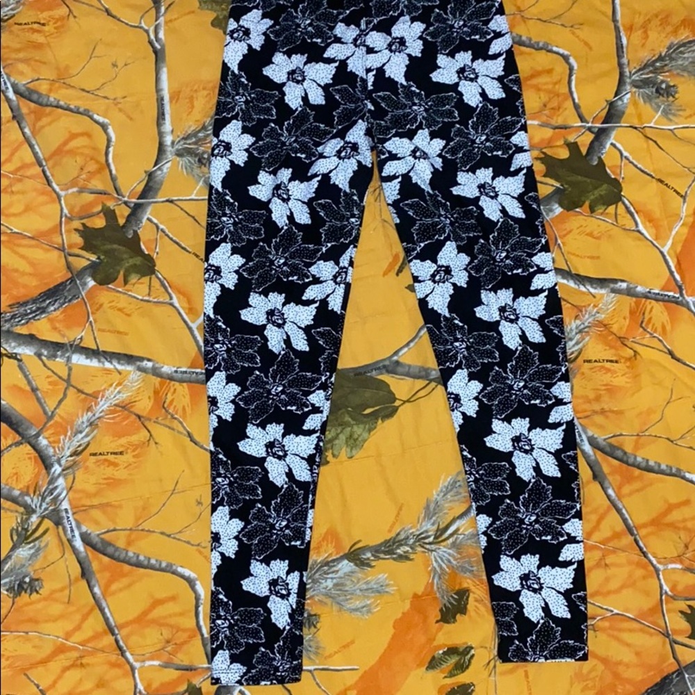 Agnes and Dora leggings